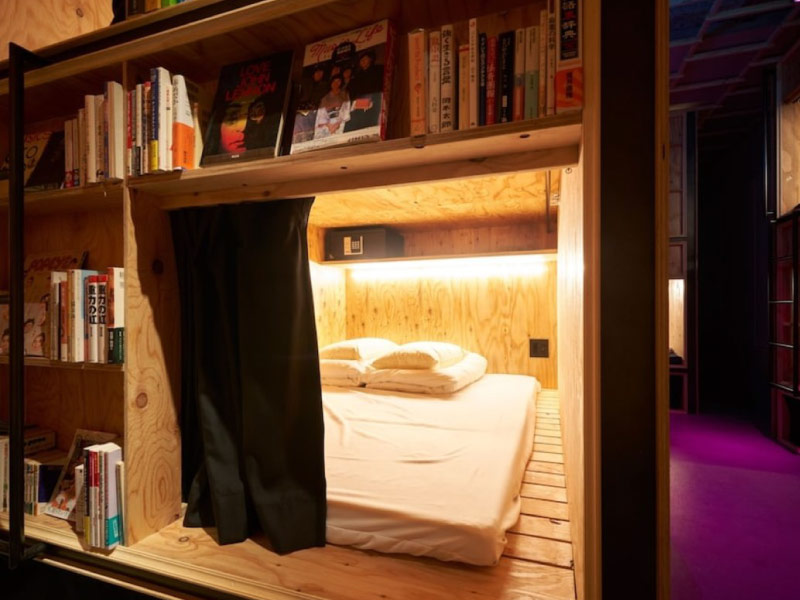 Book-and-Bed-Tokyo-Shinjuku-khach-san-nhat-ban-binh-dan