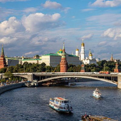du-thuyen-tren-song-neva