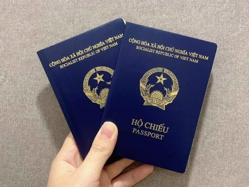 luon-mang-theo-ho-chieu