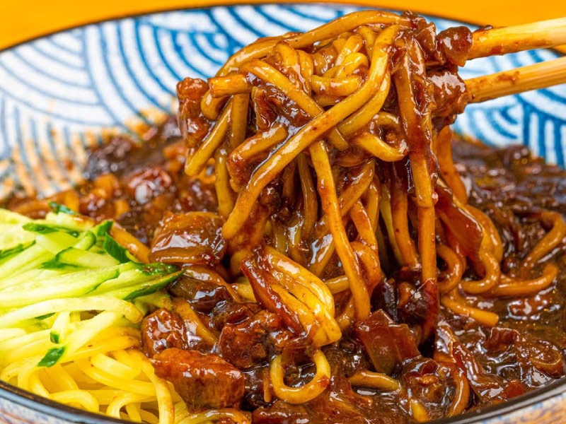 mi-tuong-chien-am-thuc-bac-kinh