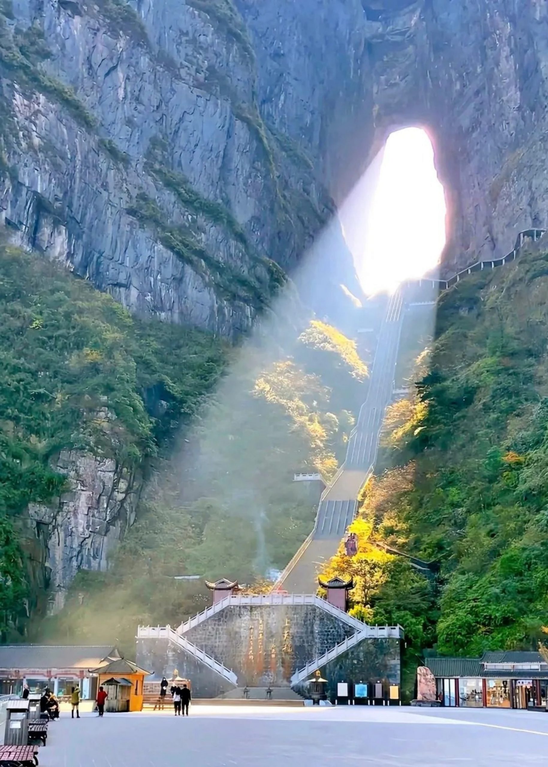 thien-mon-son-diem-tham-quan-truong-gia-gioi