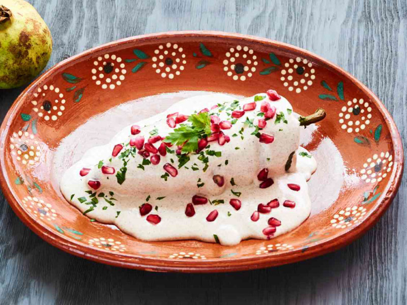 Chiles-en-Nogada-mon-ngon-mua-thu