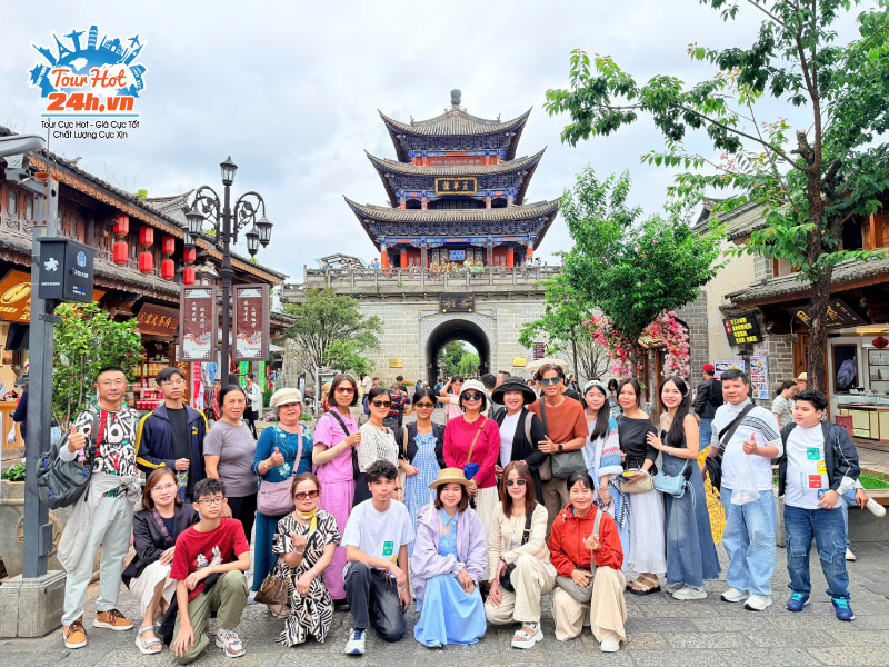 hinh-thuc-te-khach-di-tour-nha-tourhot24h-no-shop