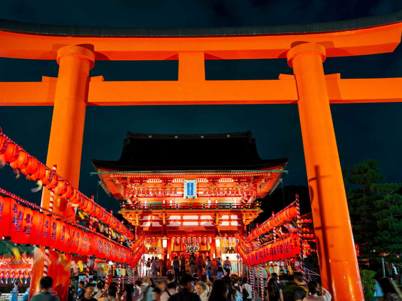 kinh-nghiem-tranh-dam-dong-tai-den-Fushimi-Inari